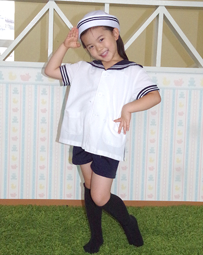 マリンテイストなイメージのさわやかな夏服です。